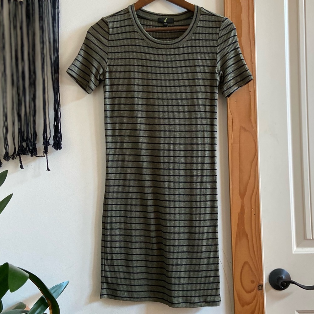 🔸 G:21 🔸 striped bodycon dress